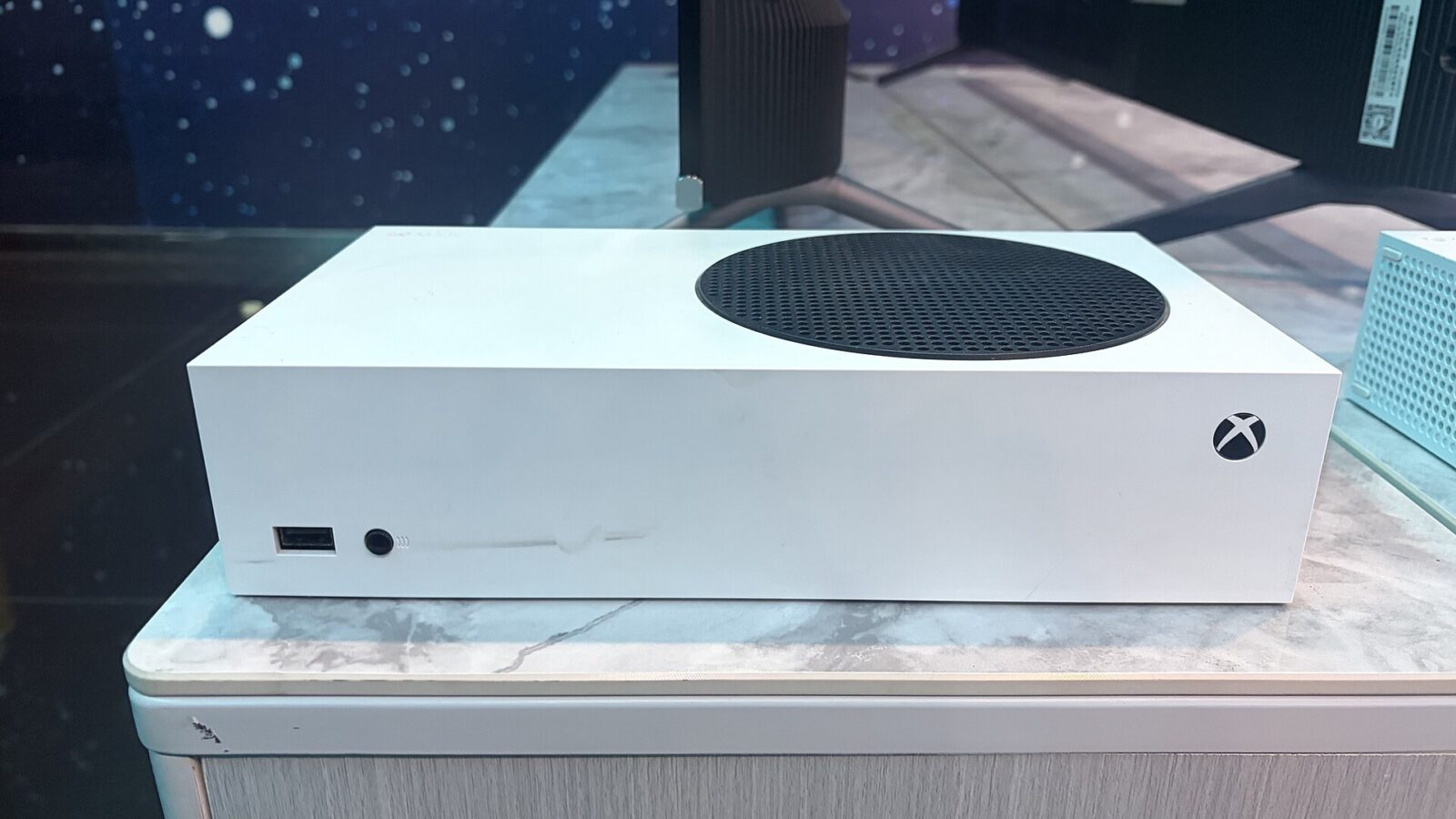 An Xbox Series S console